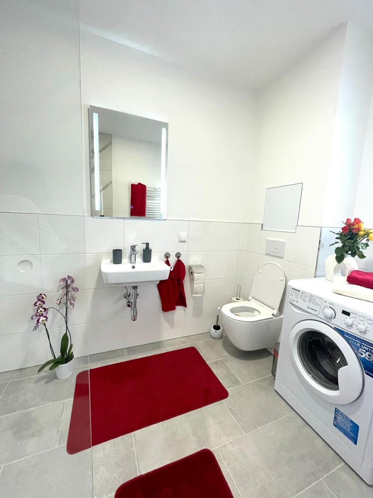Neubauwohnung In - Sehr Zentral Mit Gratis Parkplatz Apartment
