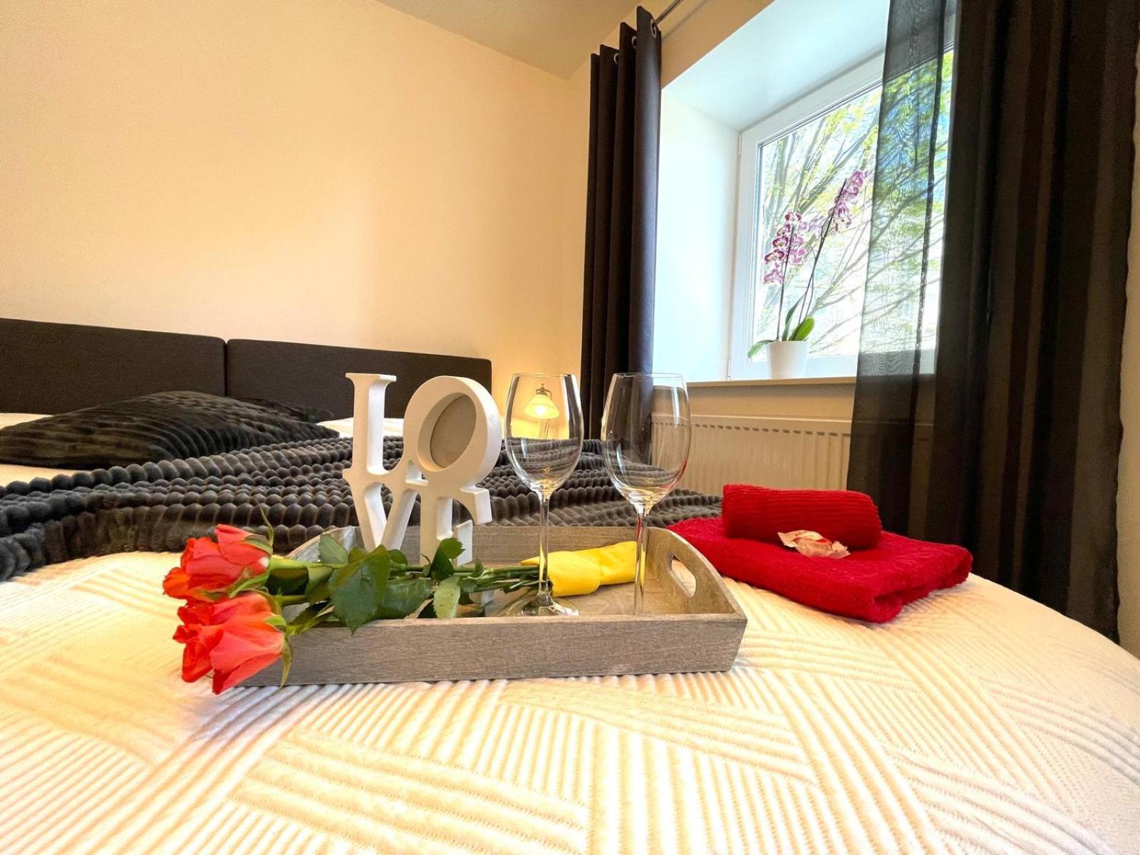 Neubauwohnung In - Sehr Zentral Mit Gratis Parkplatz Apartment *